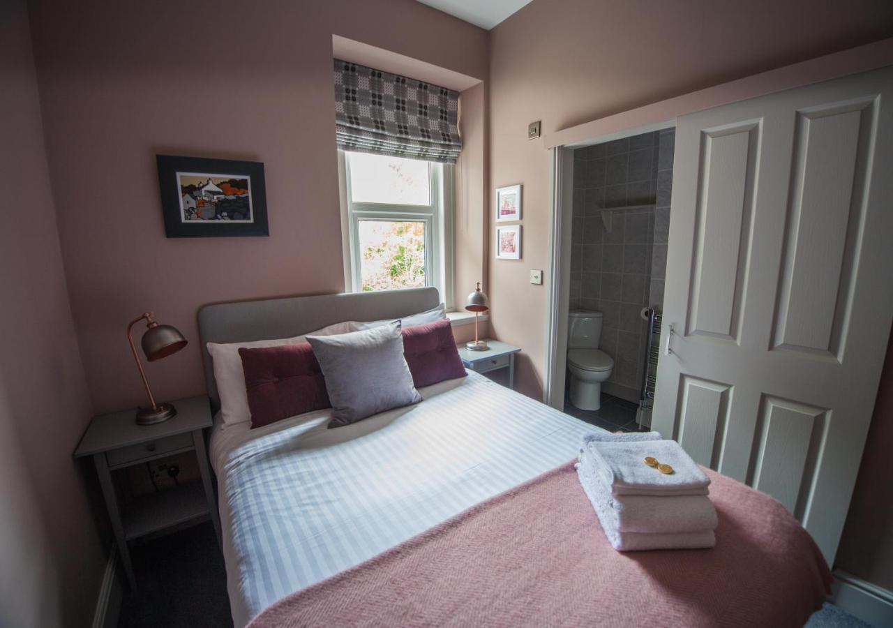 Mary'S Court Guest House - Mairlys Бетс-и-код Екстериор снимка