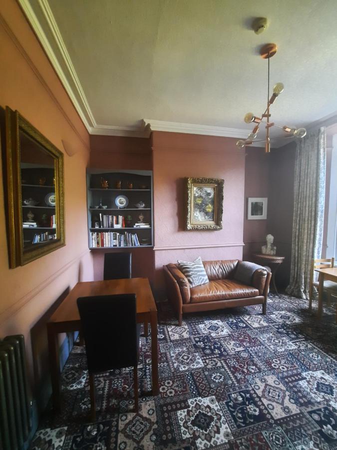 Mary'S Court Guest House - Mairlys Бетс-и-код Екстериор снимка