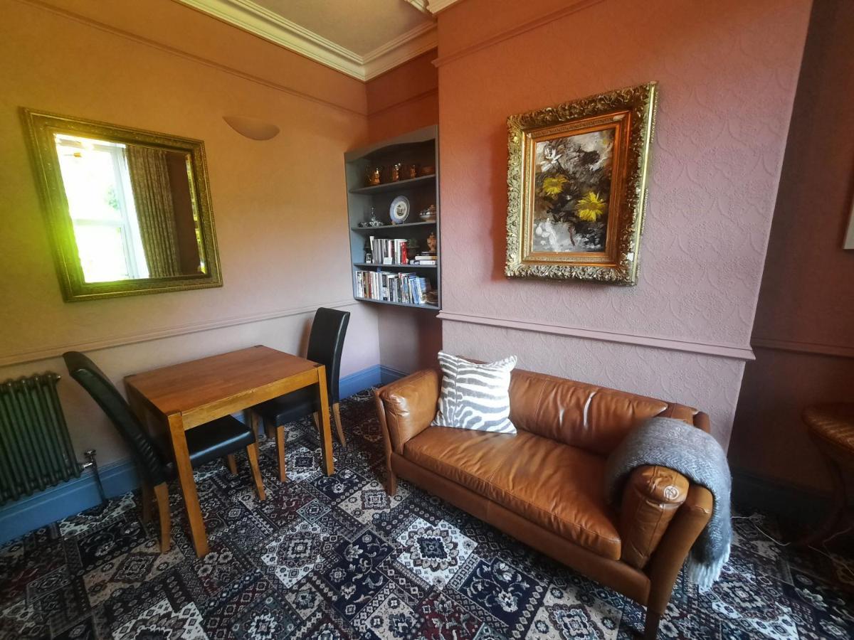 Mary'S Court Guest House - Mairlys Бетс-и-код Екстериор снимка